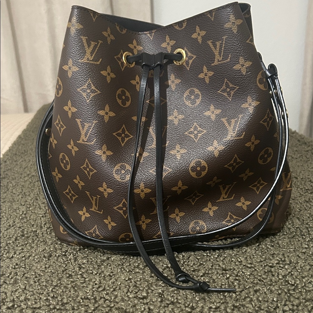 Louis Vuitton classic Neo Noe monogram black bucket bag